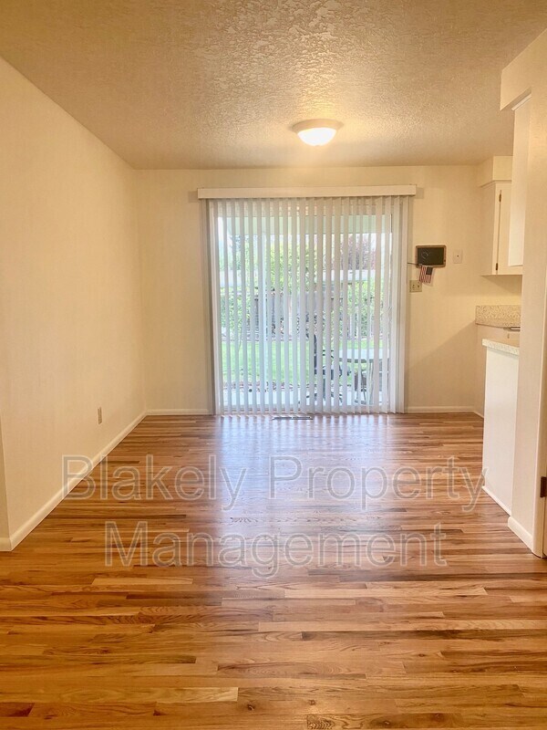 Building Photo - 7003 Brentwood Dr