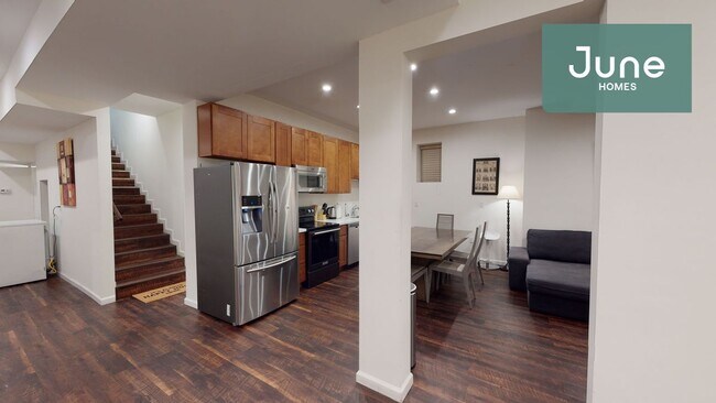 Building Photo - ROOM ONLY in 10-bed/9.0-bath Home