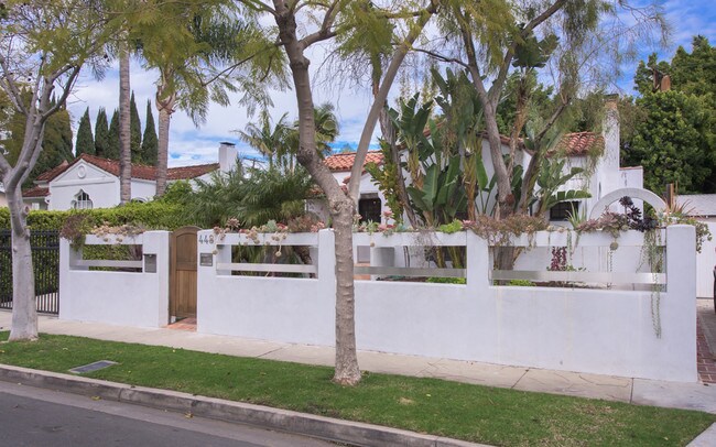 Building Photo - 448 Westmount Dr