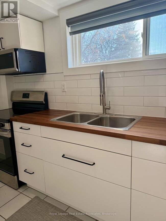 Building Photo - 81 Post Rd