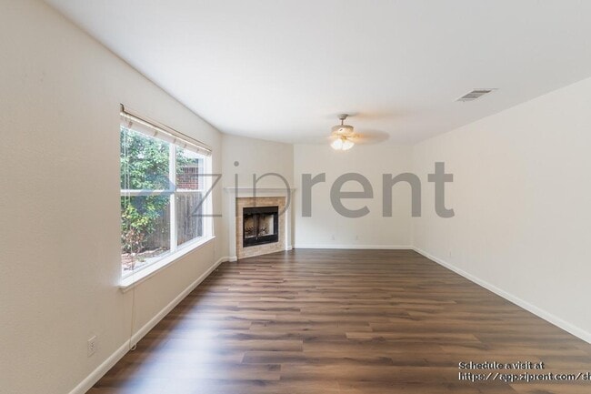 Foto del edificio - 16808 Bailey Jean Dr