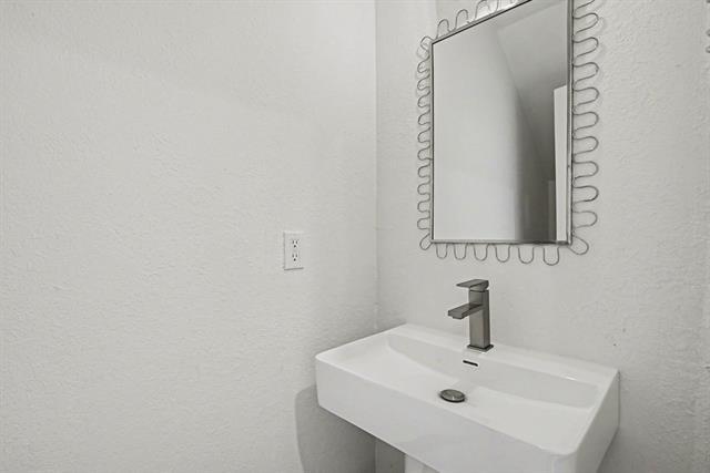 Foto del edificio - 2103 Mistletoe Ave