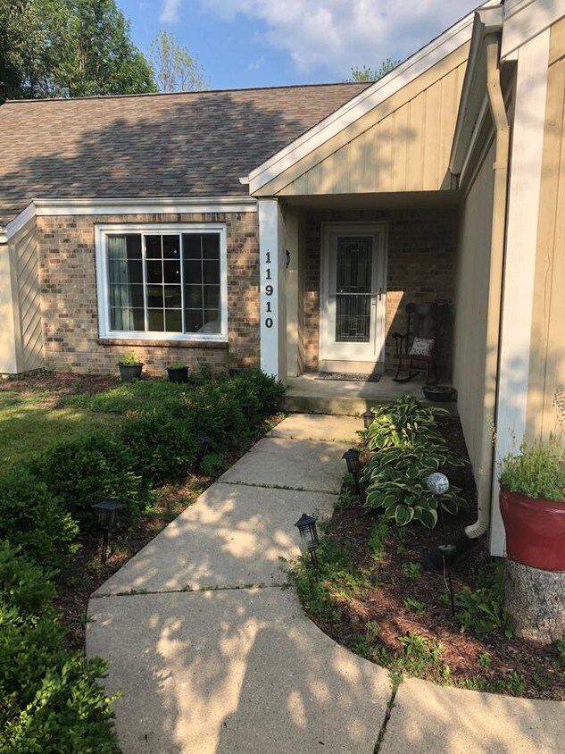 Primary Photo - 11910 N Forest Dr
