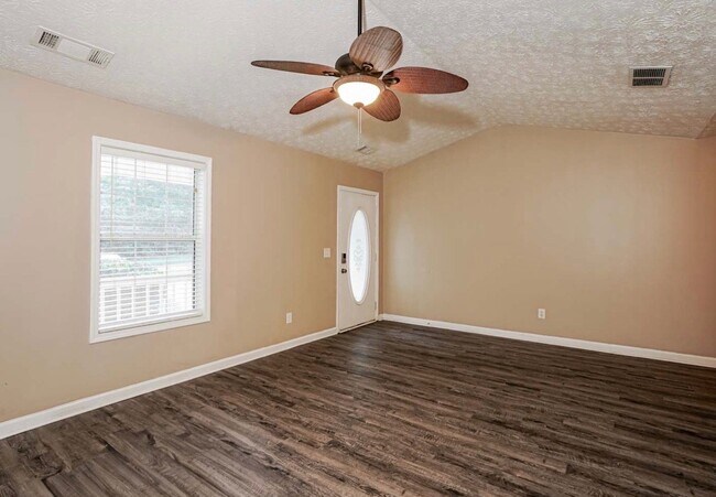 Foto del edificio - 75 Pebble Ridge Dr