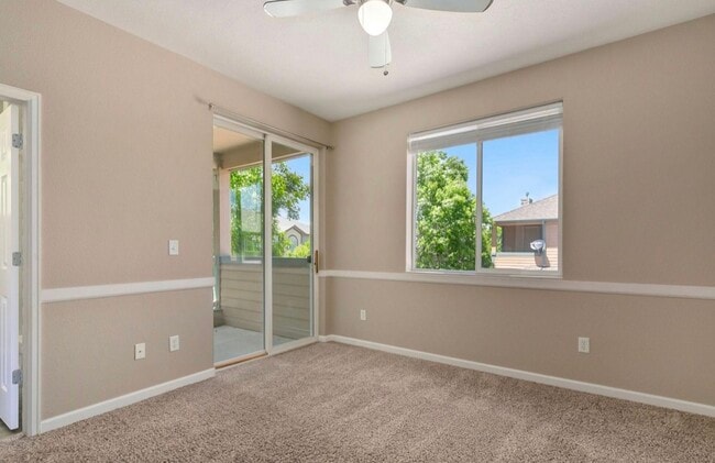 Building Photo - 2862 Kansas Dr