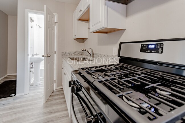 Foto del edificio - NOW OFFERING $250 OFF THE FIRST FULL MONTH...