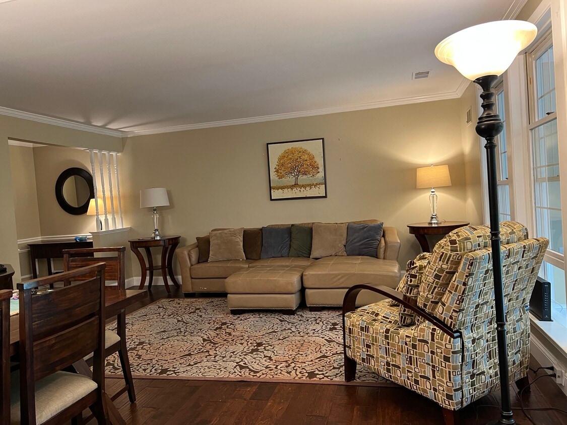 5705 Brewer House Cir Unit T1, North Bethesda, MD 20852 Condo for