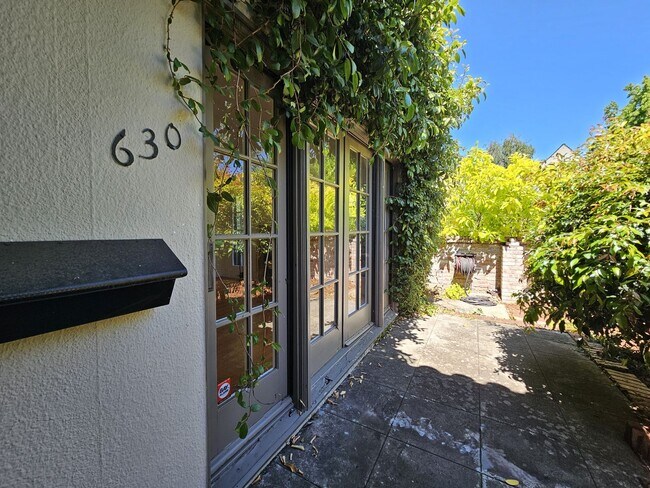 Building Photo - Charming 4-Bedroom Single Family Home in P...