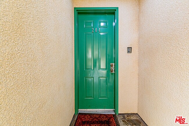 Foto del edificio - 3061 W 12th Pl