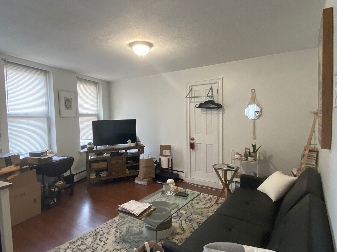 Primary Photo - 5 N Margin St