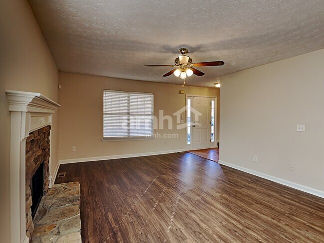 Foto del edificio - 6035 Savannah Dr