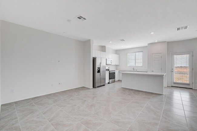 Building Photo - BRAND NEW TOWNHOME OFF 215 AND RUSSELL * N...