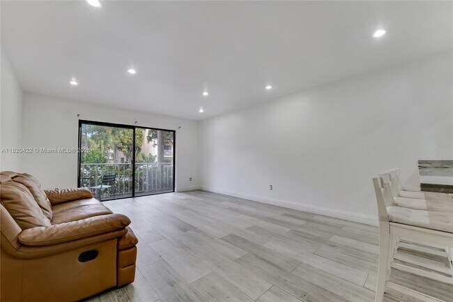 Building Photo - 9301 SW 92nd Ave