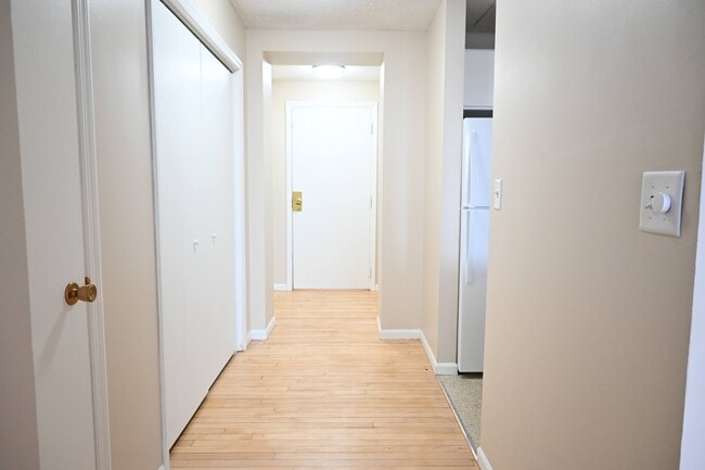 Entrada a una unidad en Rosewater. - Rosewater Apartments