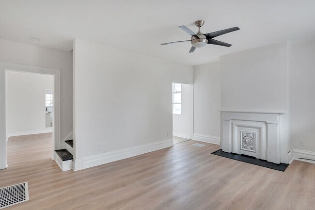 Building Photo - Beautiful 2 Bed, 1 Bath Home in Bloomfield...