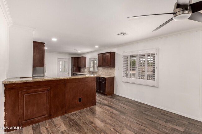 Foto del edificio - 538 W 13th St