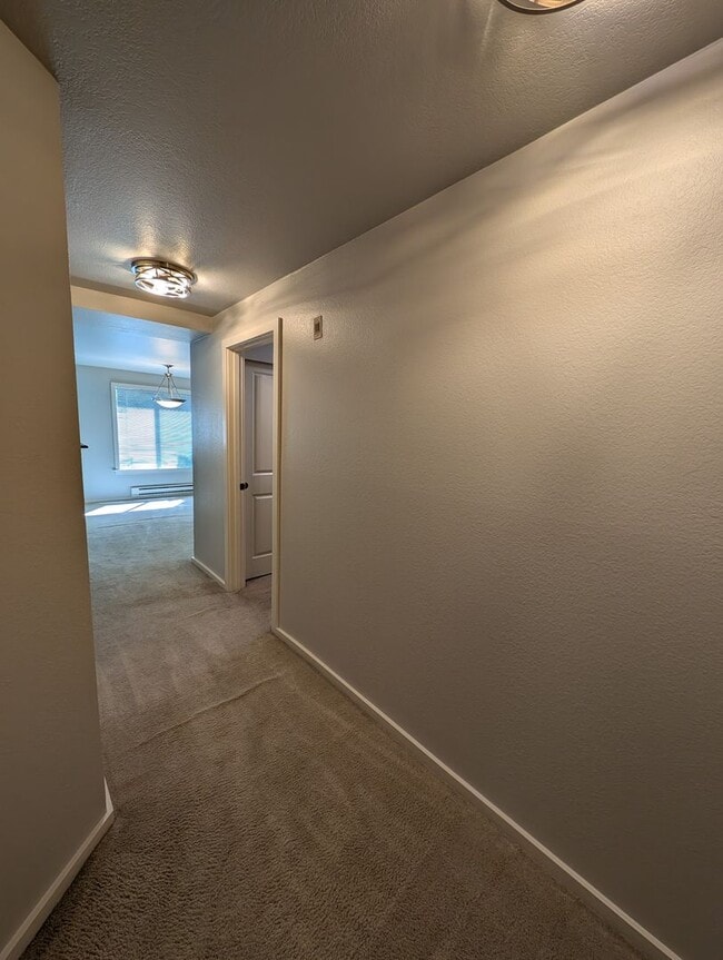 Building Photo - High End 3 Br Condo off of Bothell-Everett...