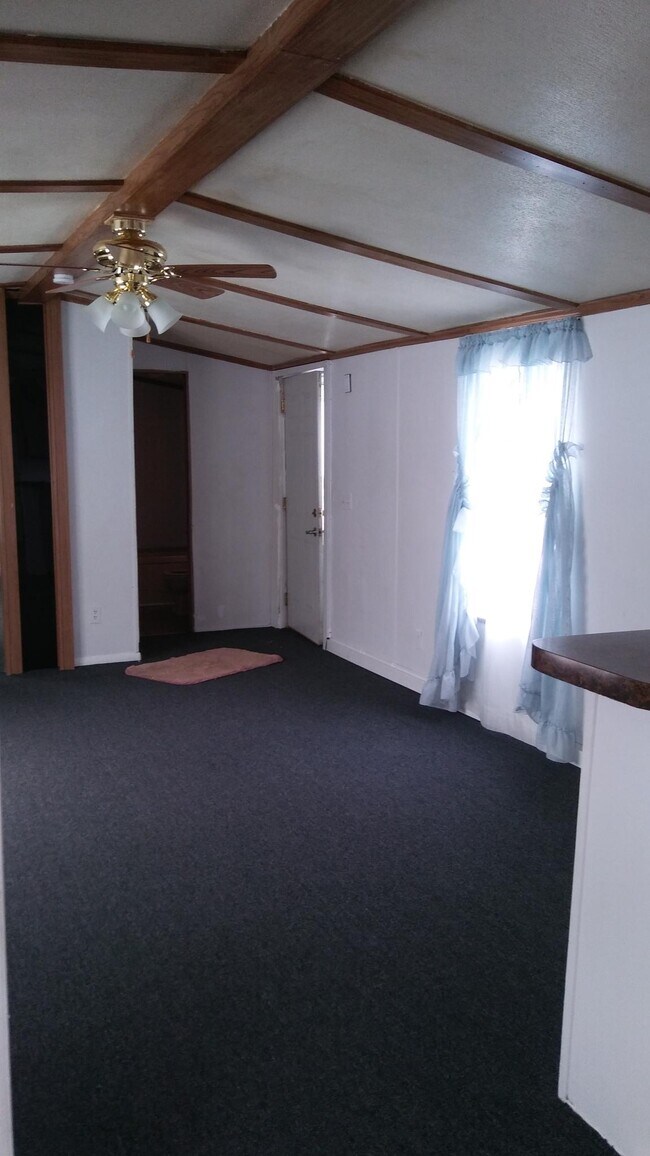 Building Photo - 2411 E Bear Lake Rd