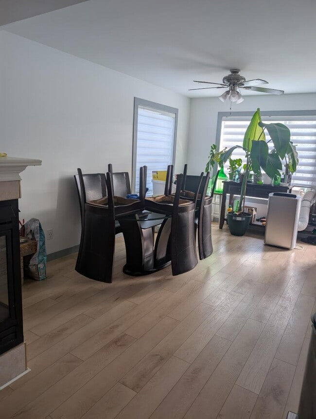 Photo du bâtiment - 3.0 bedroom in Calgary Alberta T2Z 0N1