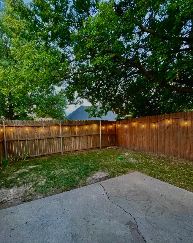 Photo - 11032 Springhollow Rd House