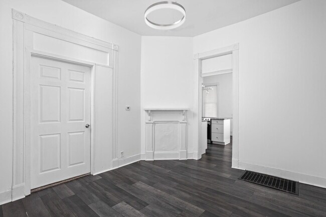 Building Photo - 307 Lynn St