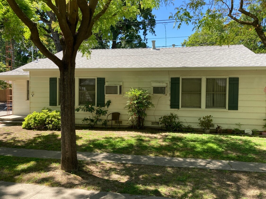 Front of Building - 428 Cross St