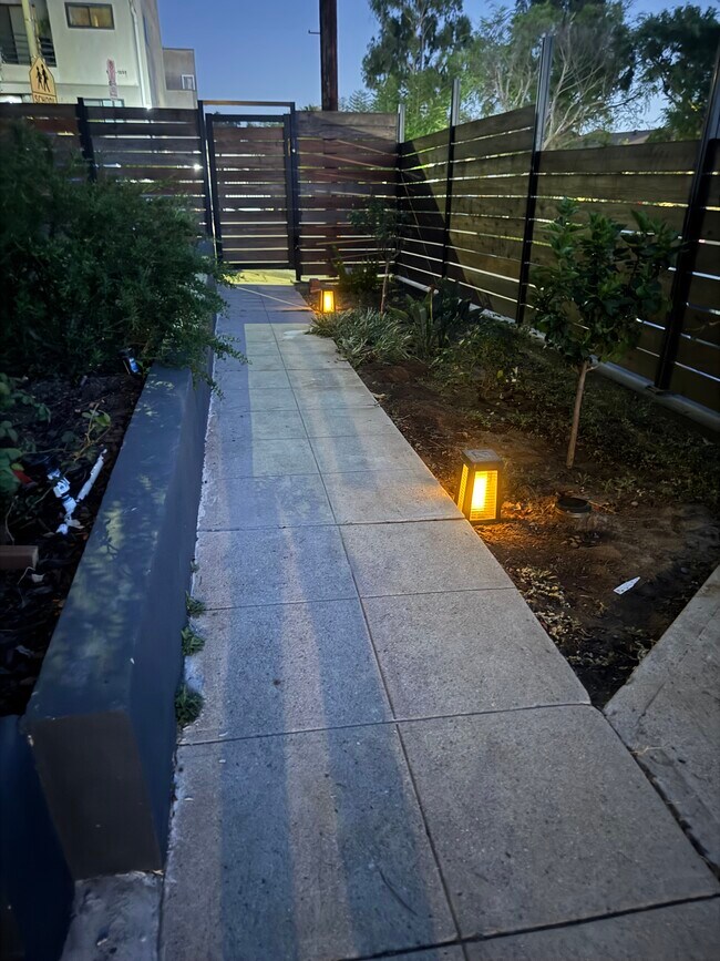 Foto del edificio - 1819 N Alvarado St