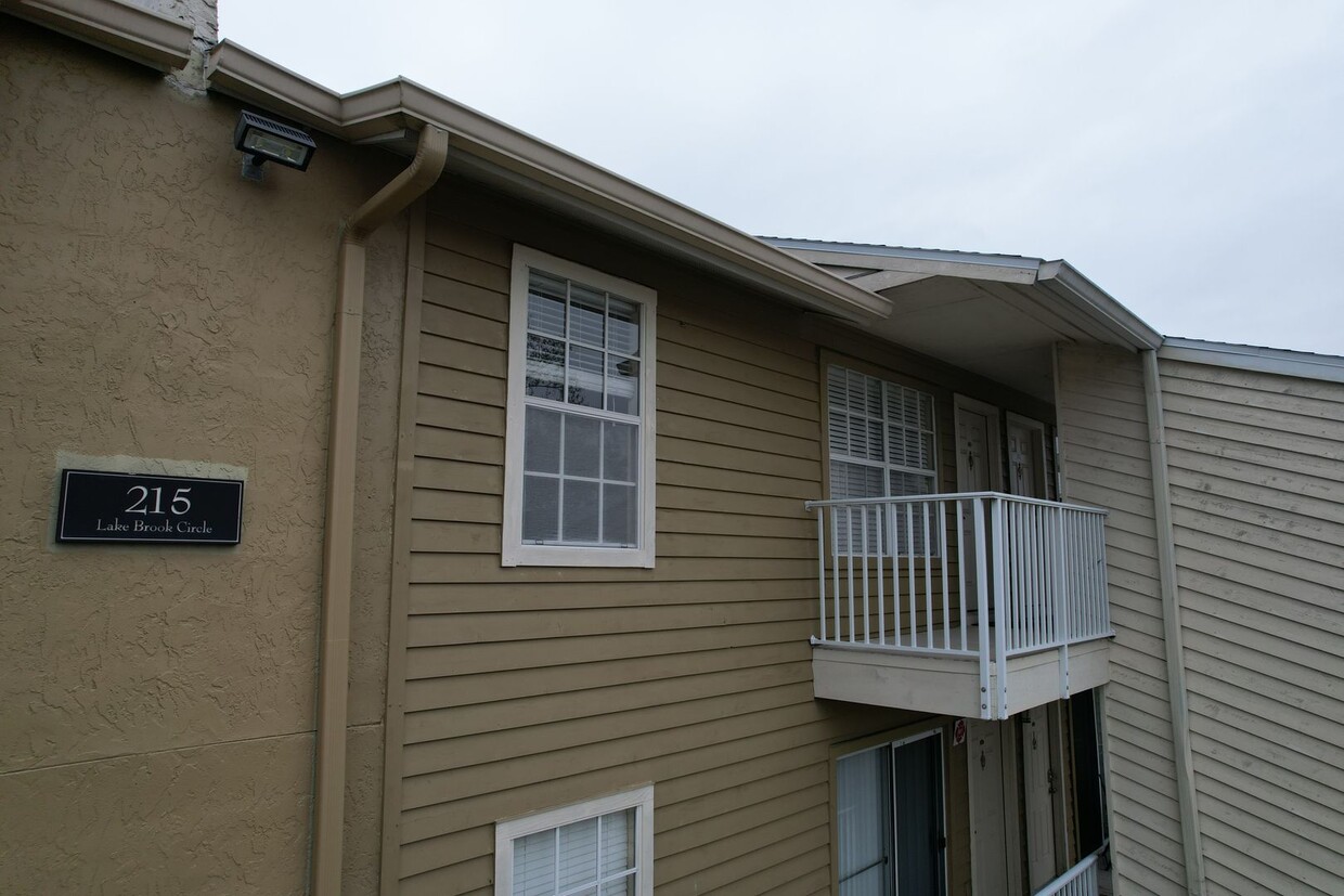 Primary Photo - 1 Bedroom - 1 Bath - 2nd Floor - Community...