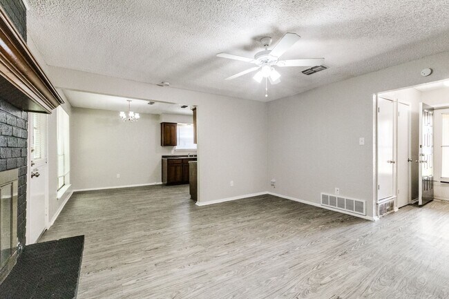 Building Photo - 6121 Stardust Dr S