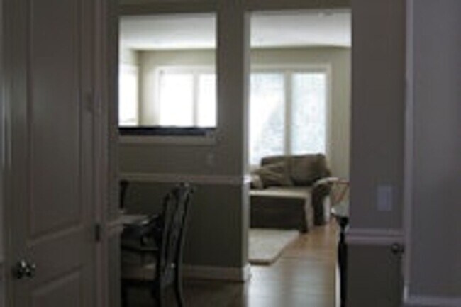 Building Photo - 4bd/3.5Ba Bothell Sanctuary