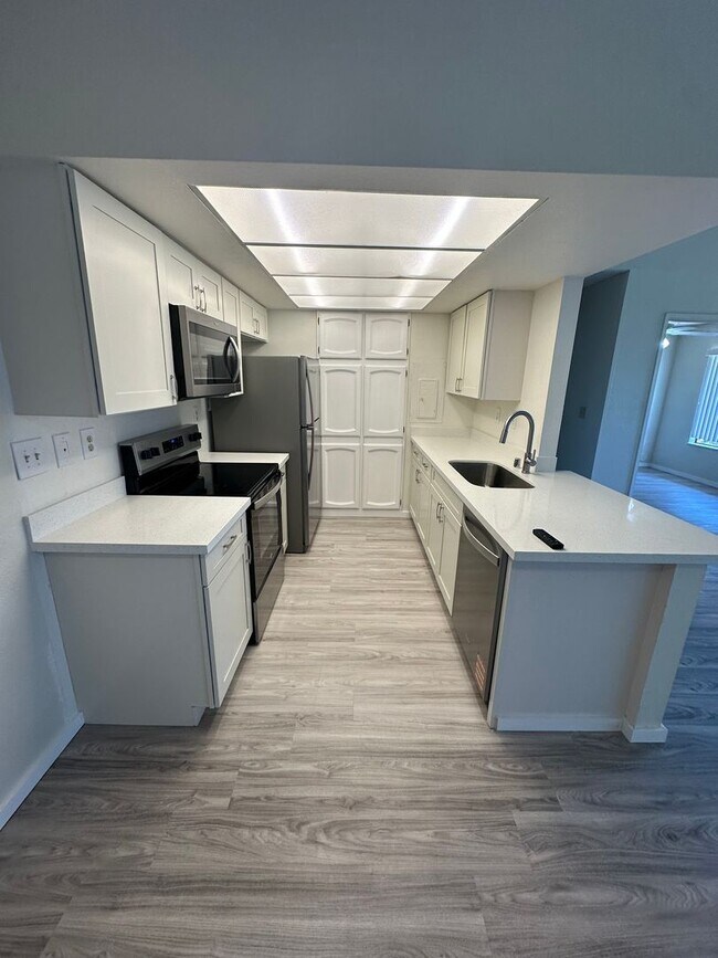 Building Photo - Newly Renovated 3 BD / 2 BA Townhome in Pearl City!