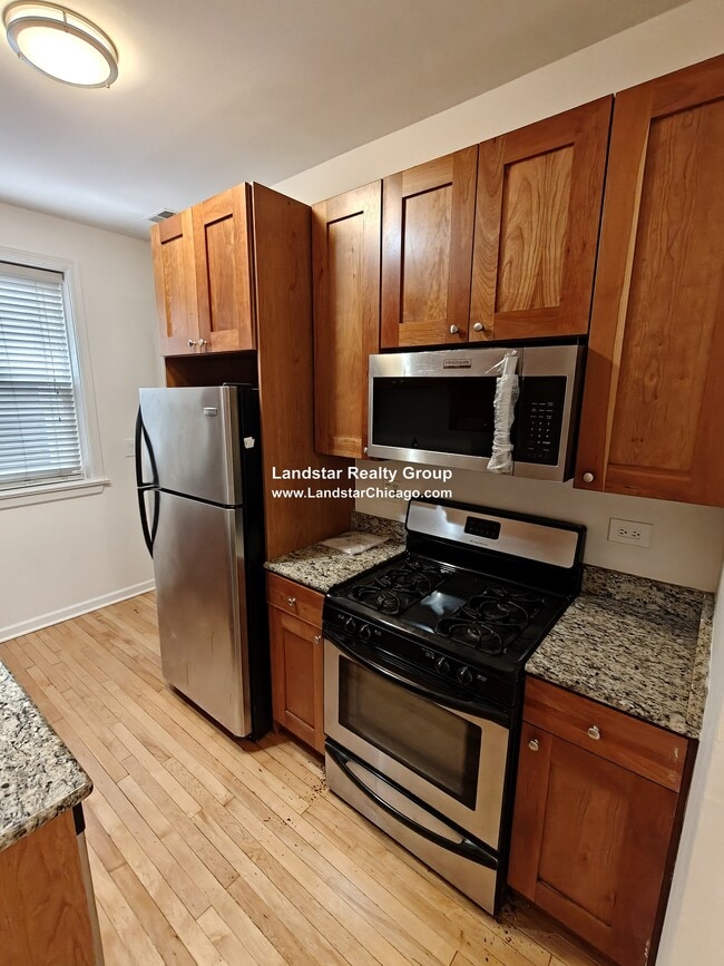 Building Photo - 4946 N Ridgeway Ave