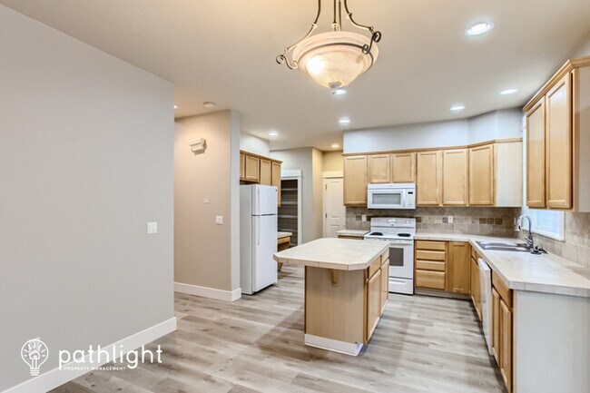 Building Photo - 890 W Lookout Ridge Dr, Washougal, WA, 98671