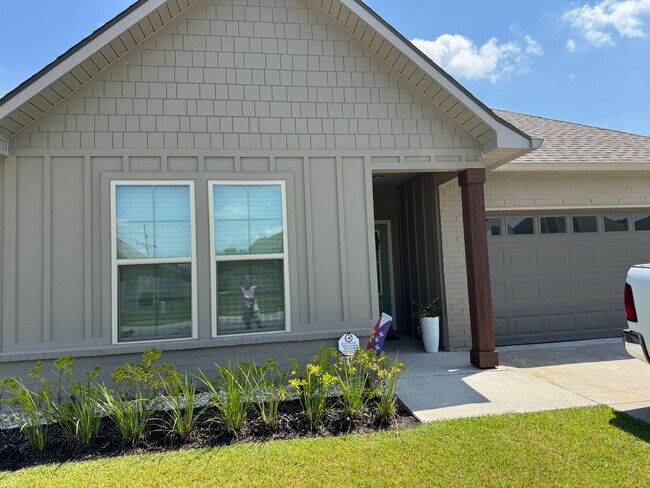 Foto del edificio - 105 Gilded Ln