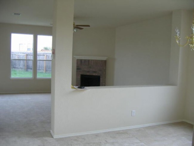 Foto del edificio - 6027 Campstool Rd