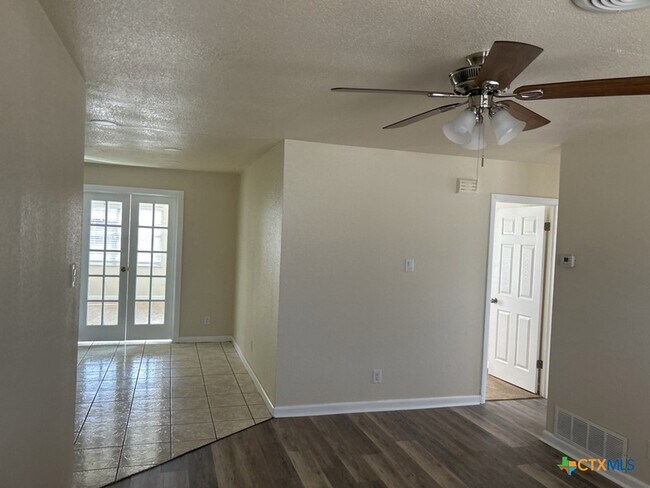 Foto del edificio - 1208 Ridgemont Dr