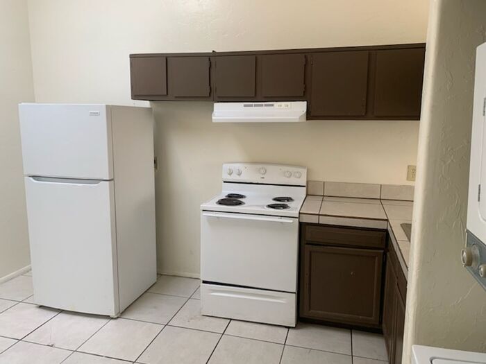 Foto principal - 2 Bedroom 1 Bath 4-plex