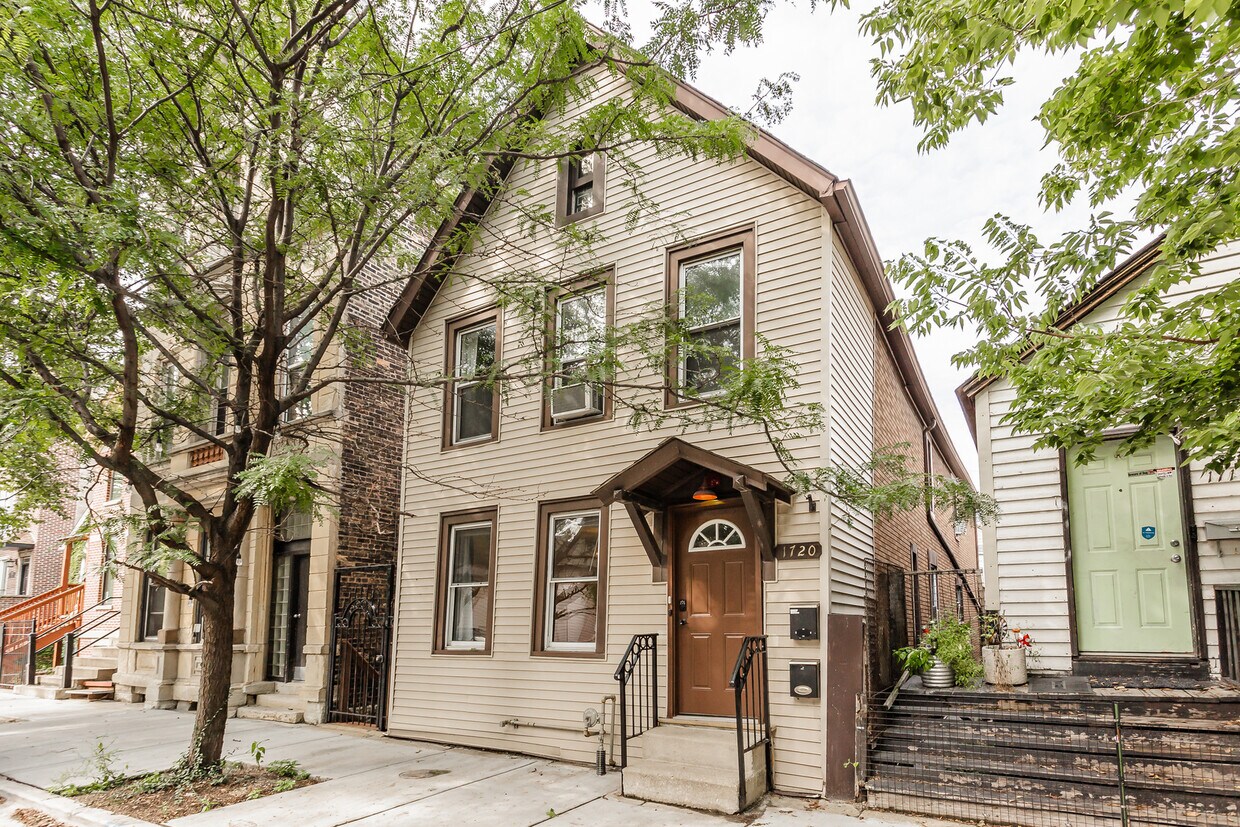 Primary Photo - 1720 S Desplaines St