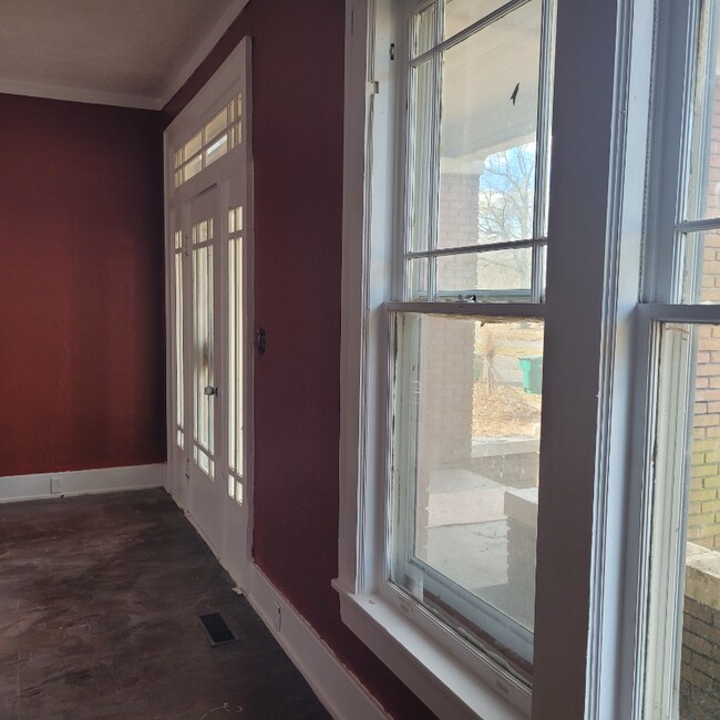 Building Photo - 408 W Harding Ave