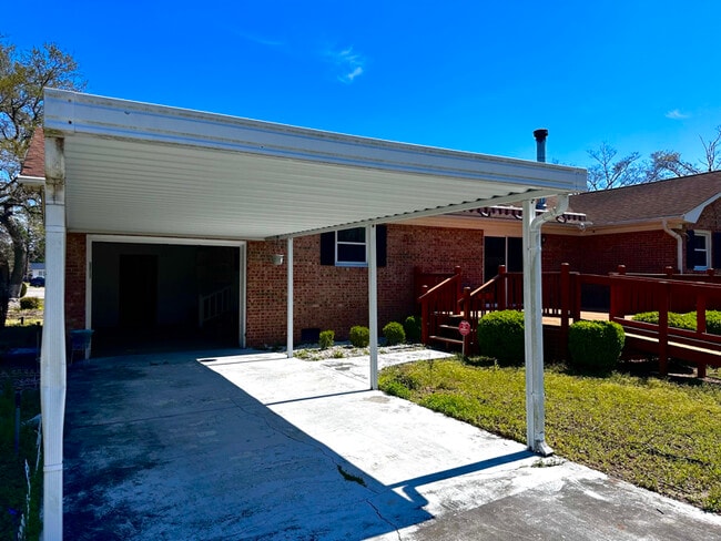 Photo - 639 N College Rd House