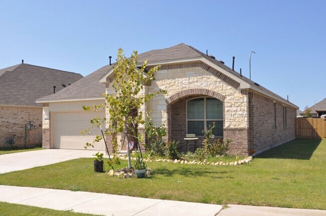 Building Photo - 2022 4-Bedroom home in desirable Sendera R...