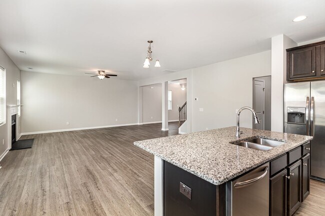 Foto del edificio - Beautiful 3BR 2.5BA plus a spacious loft! ...
