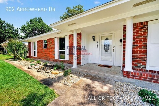 Building Photo - 902 Arrowhead Dr