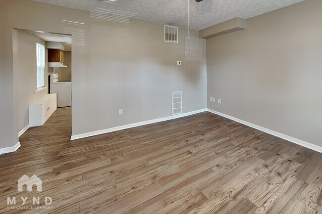 Building Photo - 2405 7th St