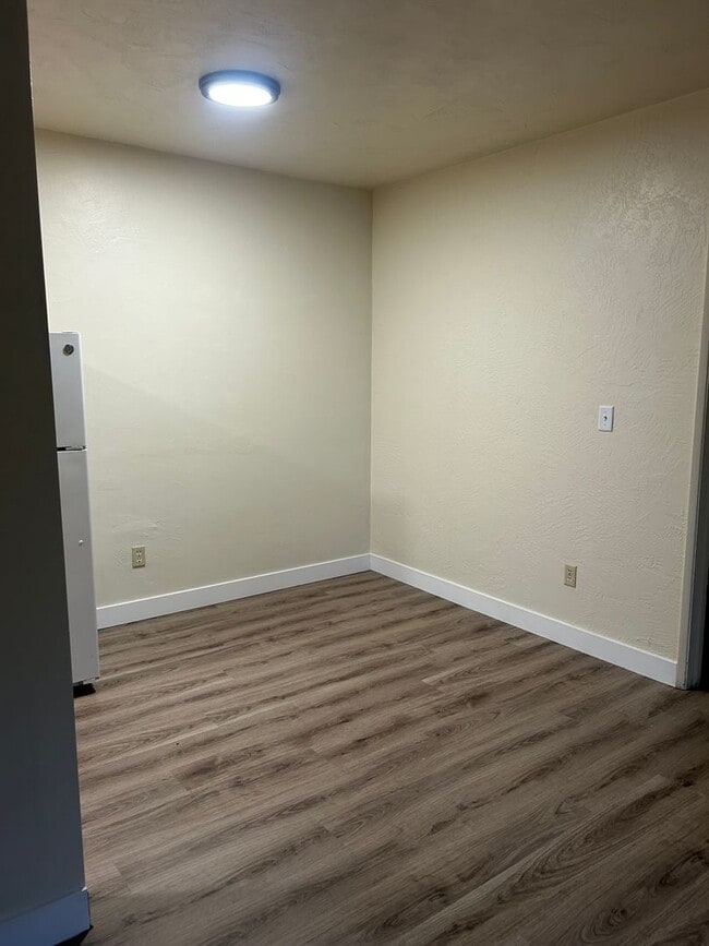 Building Photo - (949) Harrison Street Plex - 1 Bed / 1 Bat...