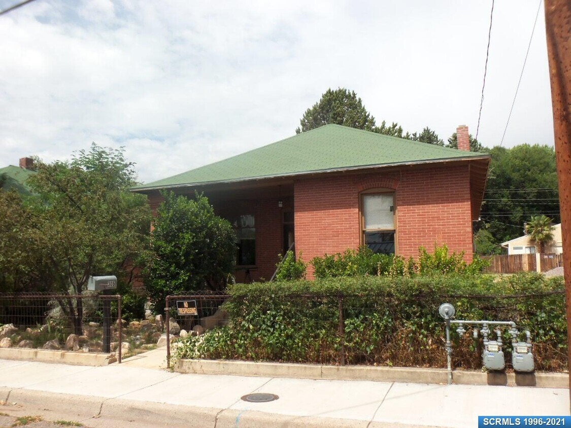 Primary Photo - 305 N Pinos Altos Rd