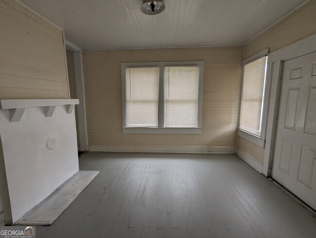 Building Photo - 505 Orange St NE