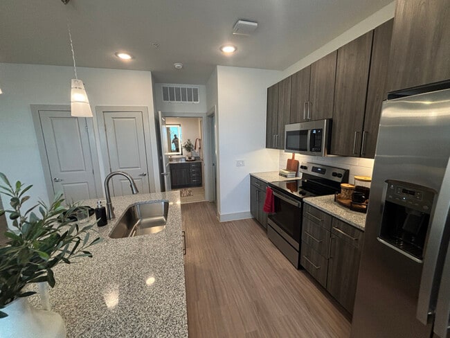 Building Photo - 702 Celebration Wy