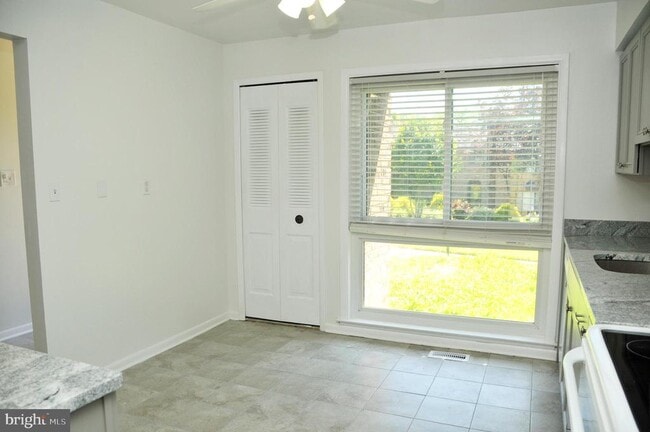 Building Photo - 5350 Eliots Oak Rd