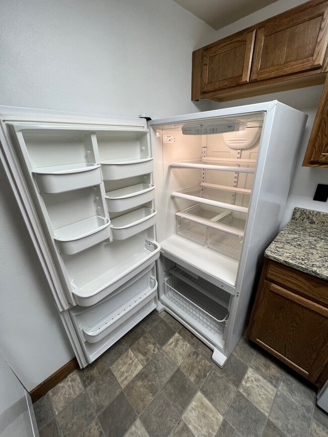 Fridge w/Ice Maker - 6019 E 6th Ave